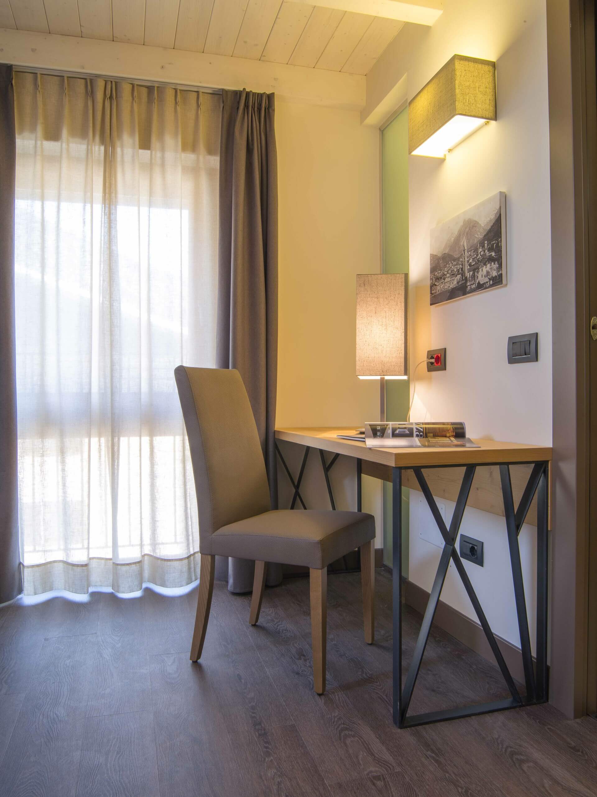 Tendaggi di qualità che rendono ancora più luminosa la stanza di Hotel Olimpia a Bormio